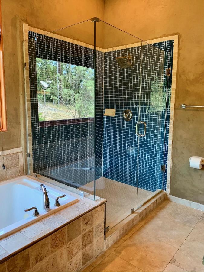 Scenic Hill Country Retreat - Rhino Ranch Villa New Braunfels Eksteriør bilde