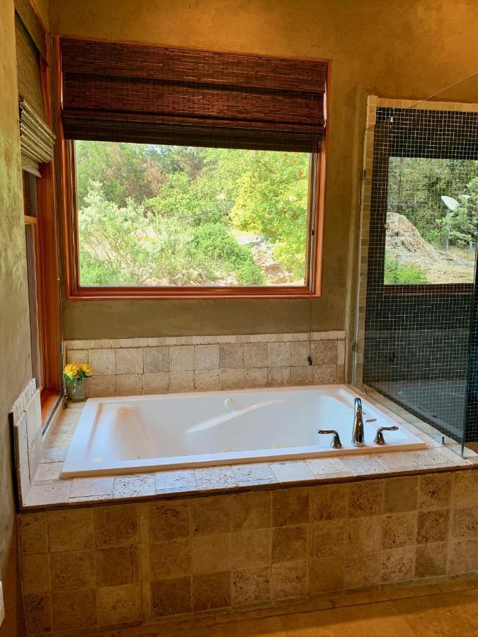 Scenic Hill Country Retreat - Rhino Ranch Villa New Braunfels Eksteriør bilde