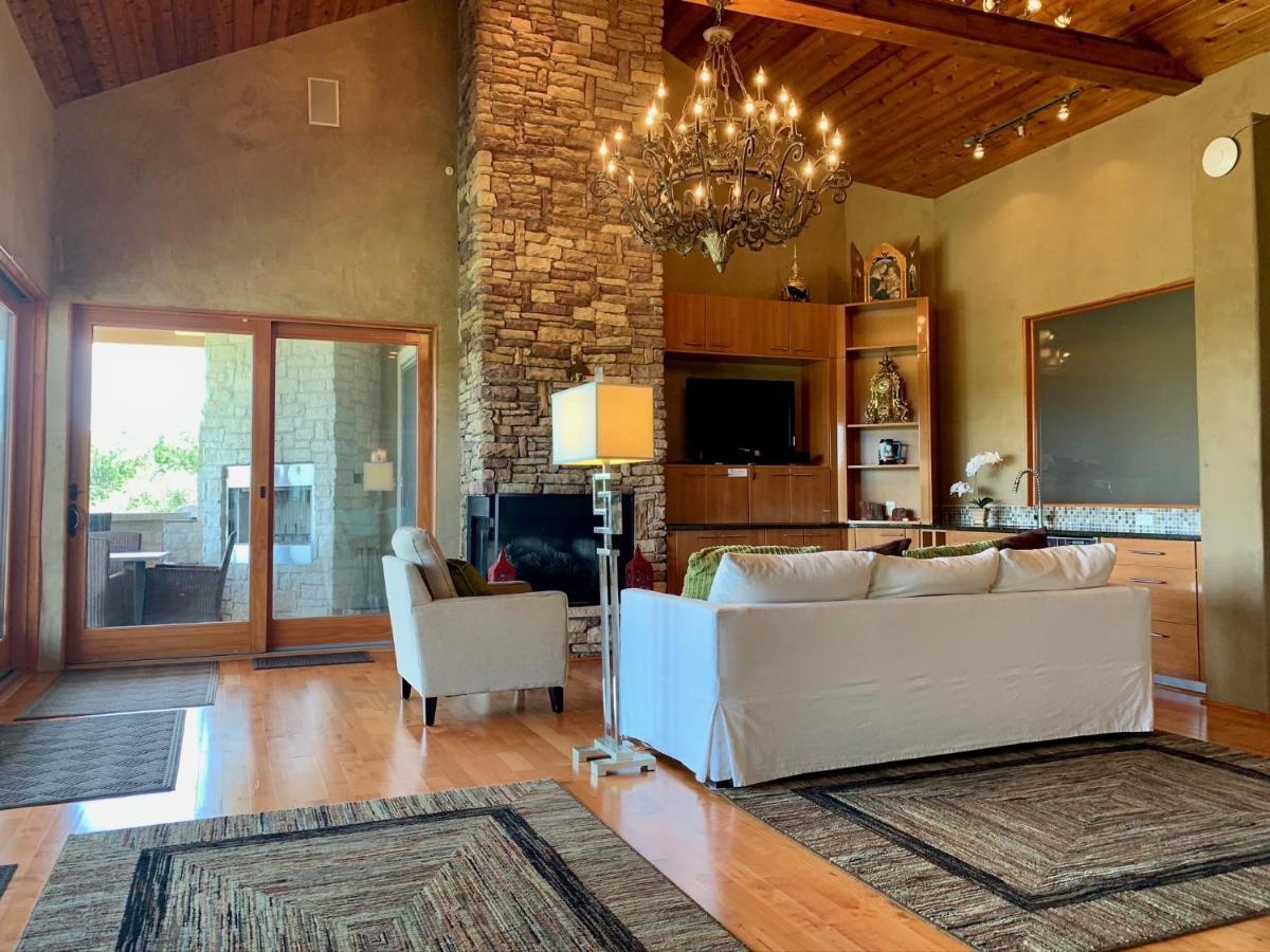 Scenic Hill Country Retreat - Rhino Ranch Villa New Braunfels Eksteriør bilde
